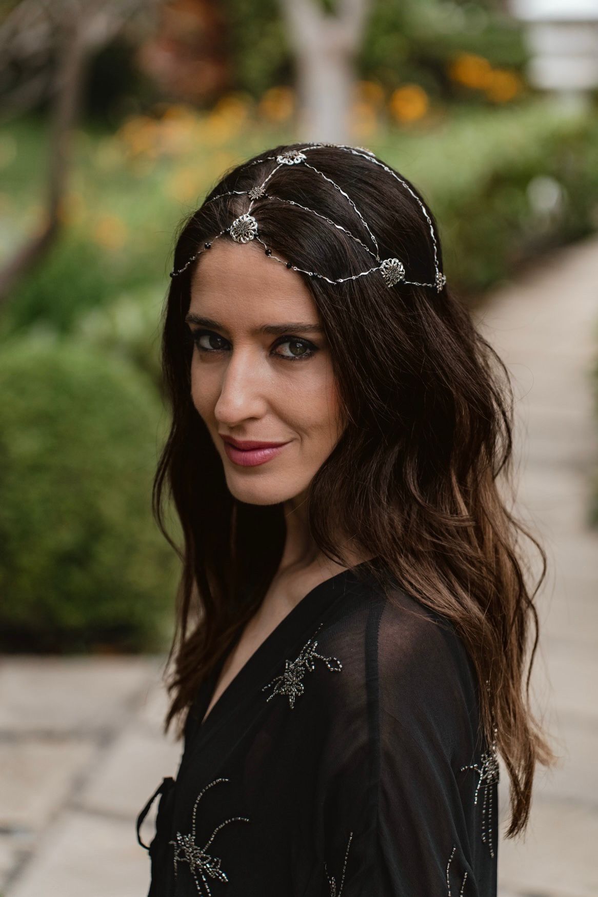 Cala en ¡HOLA!: los casquetes joya y tocados joya que son tendencia entre  novias e invitadas – CalaByLilian, image size:1166x1749