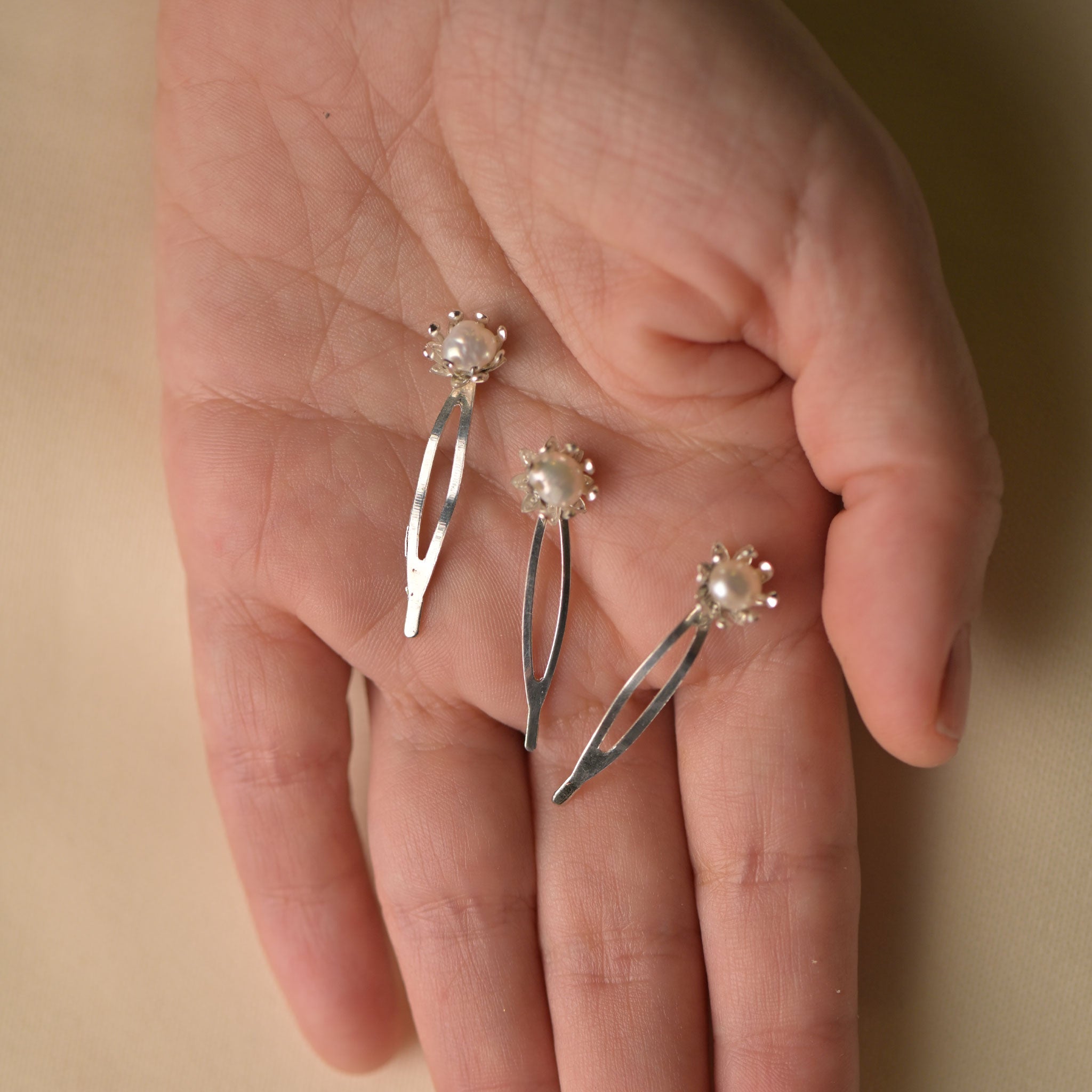conjunto de tres pinzas giulia plateadas perla