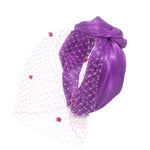 Diadema arrugada marina morada con velo para invitada