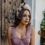 diadema arrugada y flores preservadas catalina beige con velo