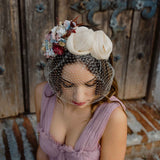 diadema arrugada y flores preservadas catalina beige